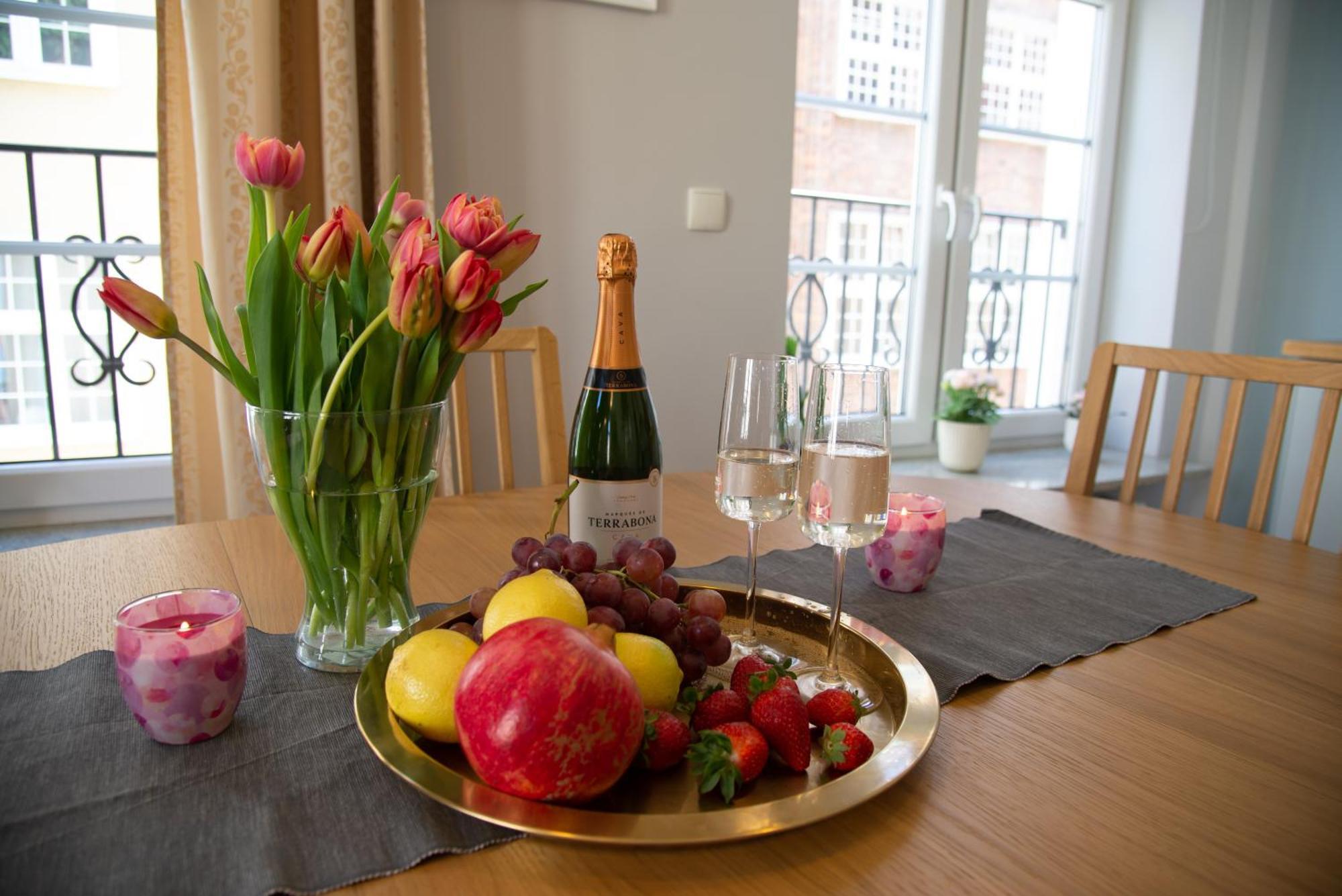 Maya'S Flats & Resorts - Staromiejski Apartments Gdansk Bagian luar foto