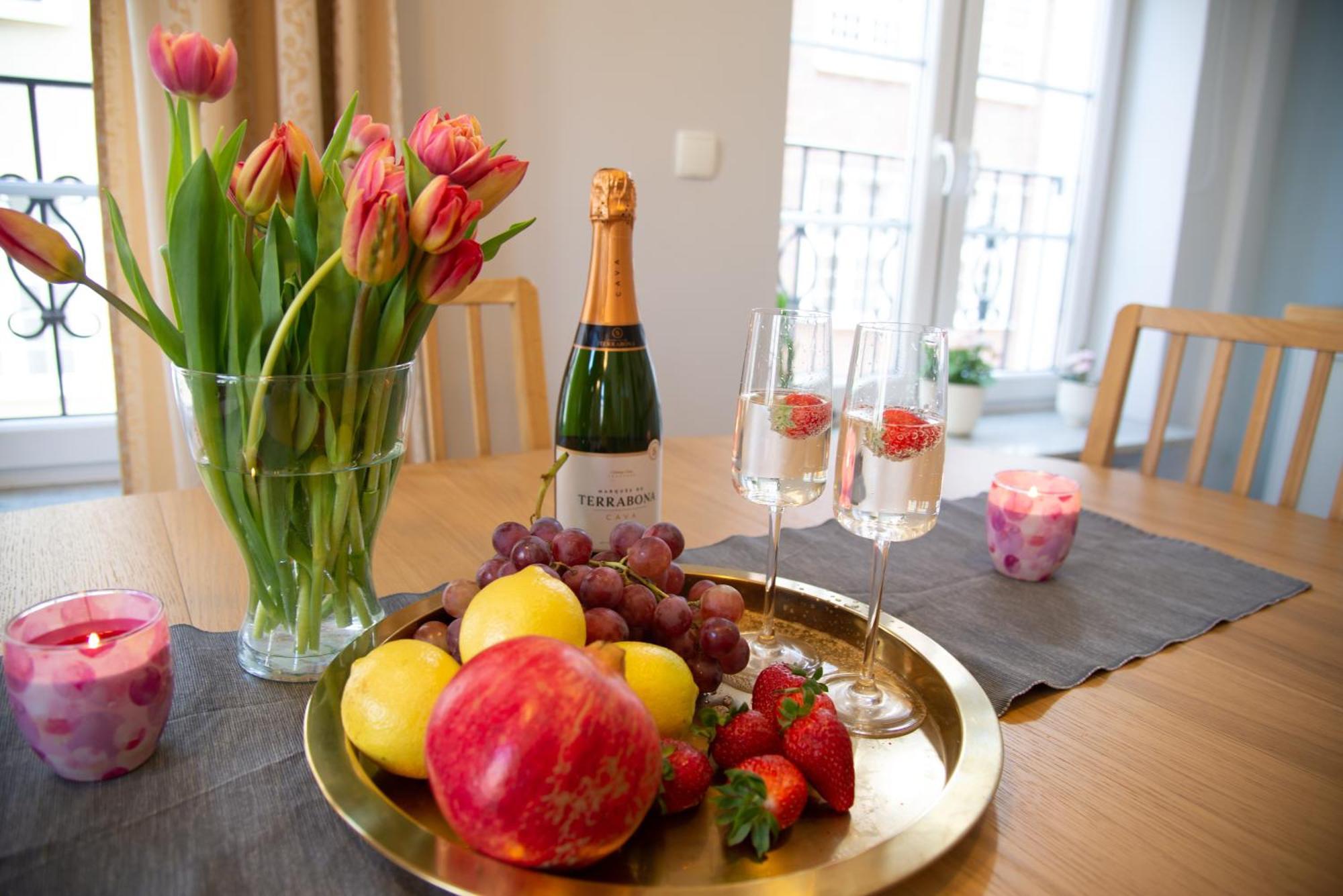 Maya'S Flats & Resorts - Staromiejski Apartments Gdansk Bagian luar foto